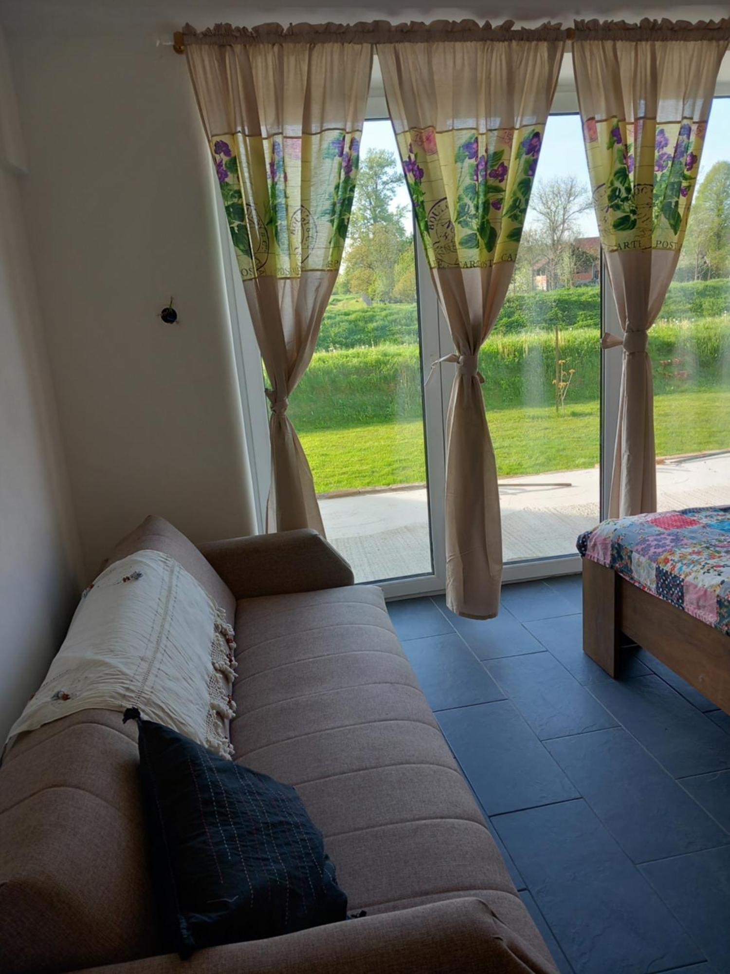 Mill House Apartment And Camping 柳托梅尔 外观 照片