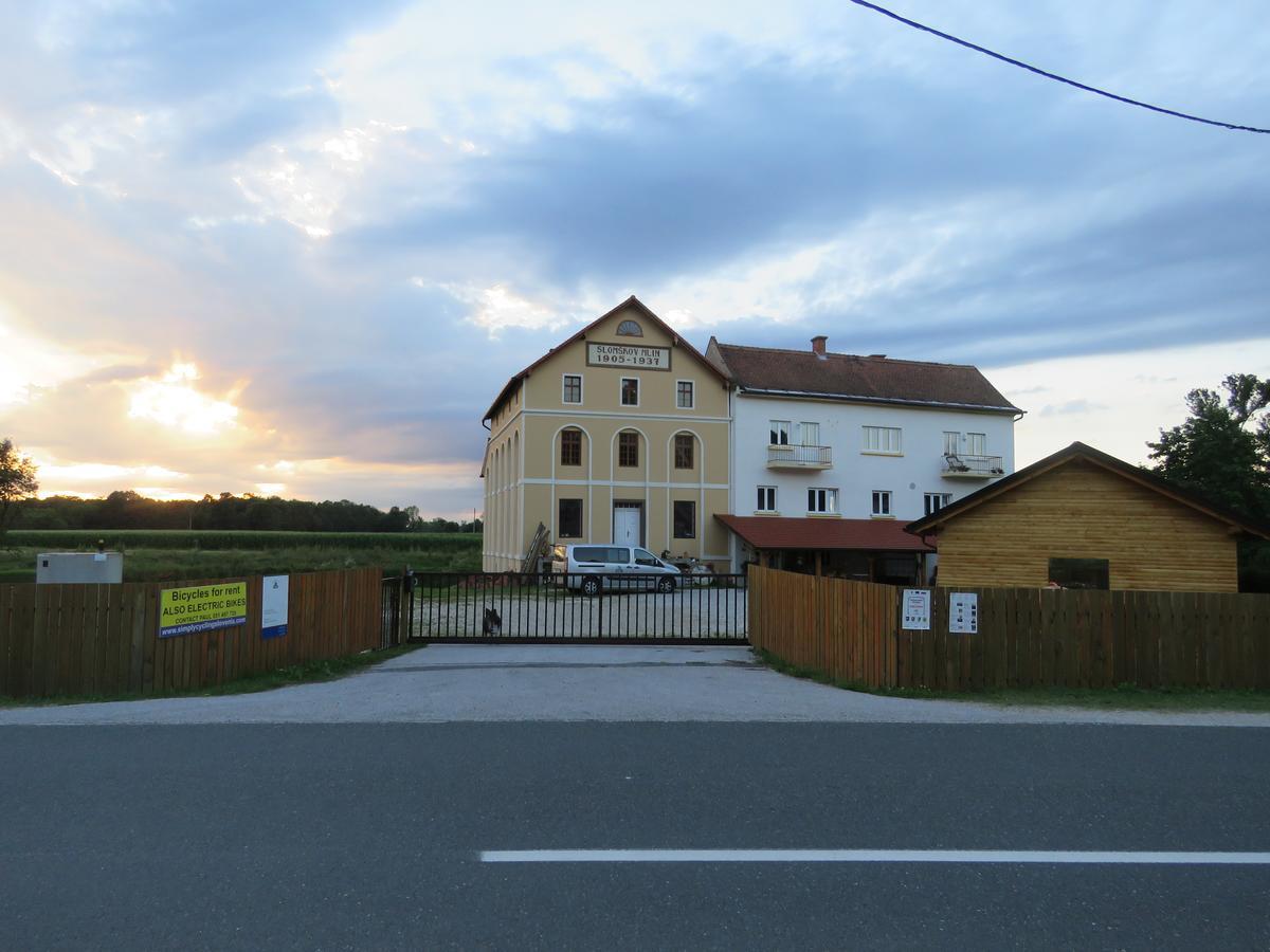 Mill House Apartment And Camping 柳托梅尔 外观 照片