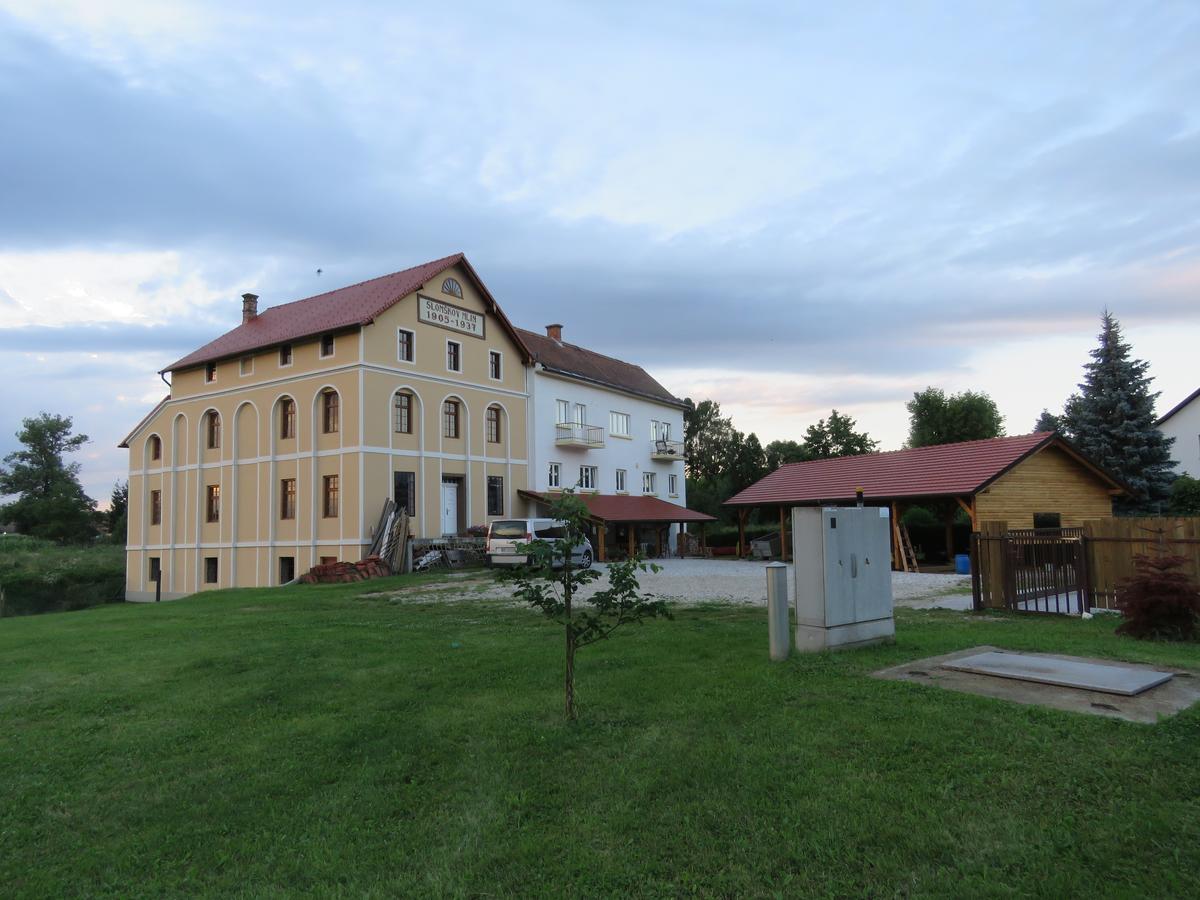Mill House Apartment And Camping 柳托梅尔 外观 照片